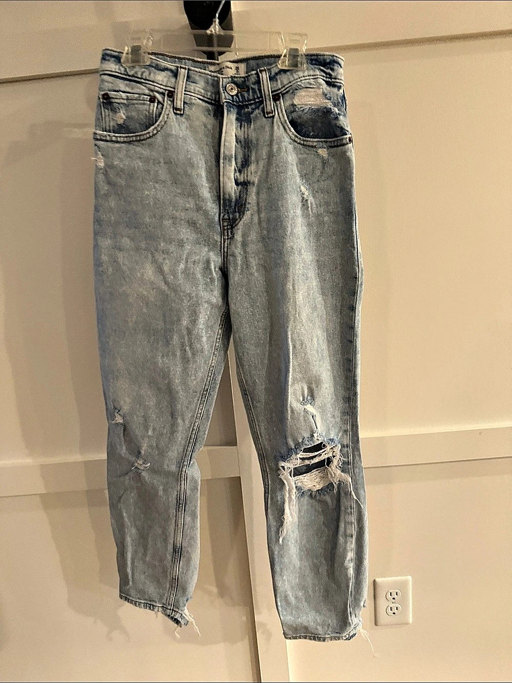 Abercrombie & Fitch The Mom High Rise Distressed Blue Jeans Waist 26/2R